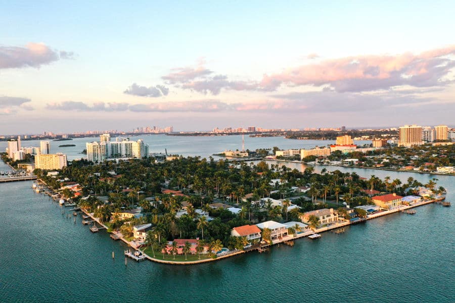 listings En Venta in North Bay Village